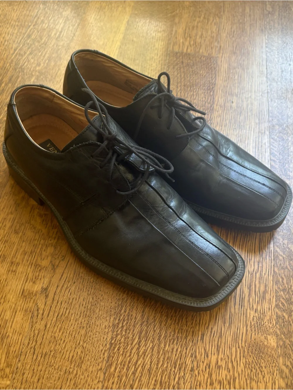 Men's Venturini Black Leather square toe Lace-Up loafers size 9M great condition